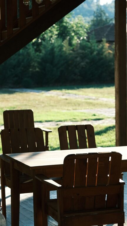 Tips for Creating a Cozy and Inviting Outdoor Living Space